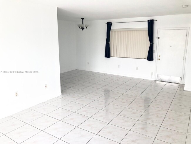 Photo - 462 Golden Isles Dr Unit 308