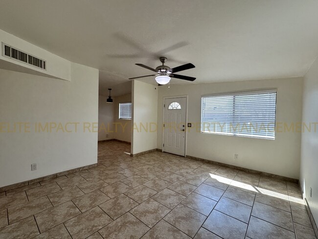 Photo - 5223 E Lee St