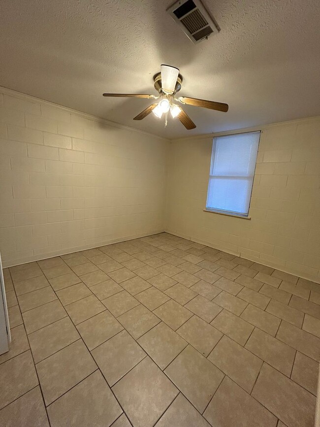 Photo - 208 Tyler Rd
