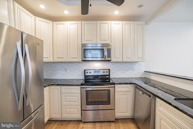 Building Photo - 2332 W Thompson St