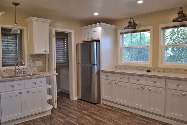 15900B Matilija Dr
