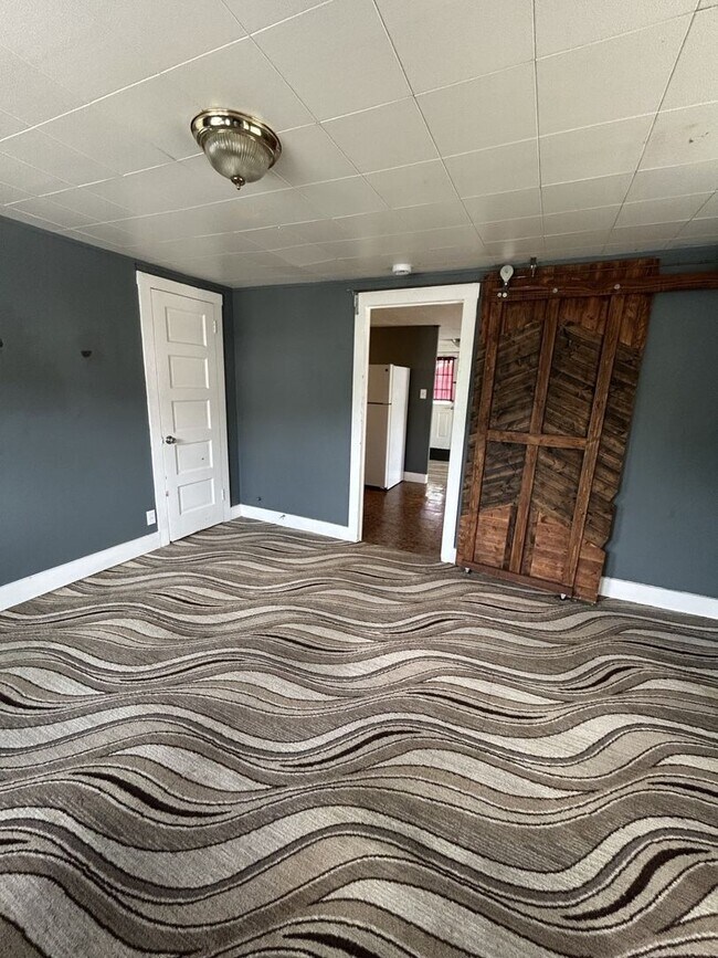 Photo - Nice 1 bedroom 1 bath Apt., great location Walking distance to PSU.. ALL UTILITIES Included excep...