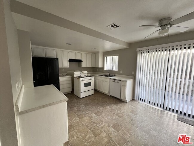 Photo - 661 Woodcrest Dr