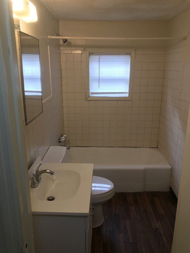 Photo - 913 N Center St