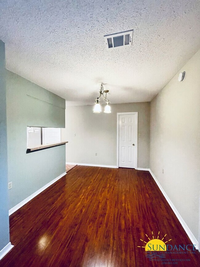 606 Emerald Ln