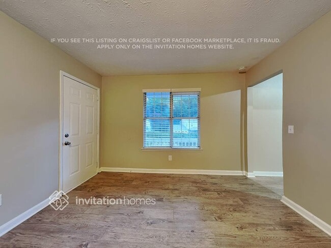 Photo - 715 Country Manor Way