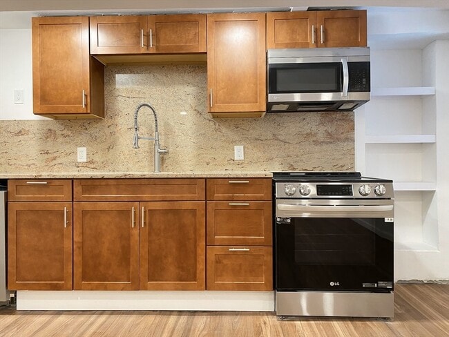 Building Photo - 688 Parker St Unit 1