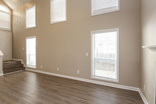 Photo - 307 Paxton Ct