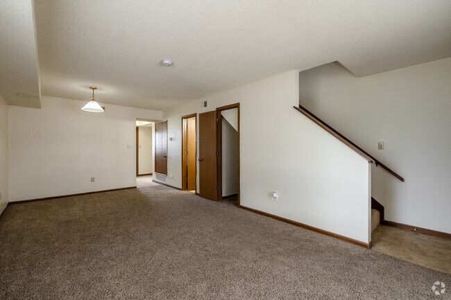 2BR, 2BA - 1050SF - Living Room