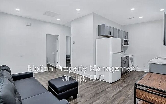 Photo - 700 Carmen Ave