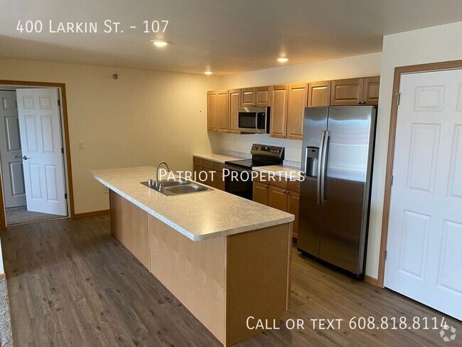 Building Photo - 2 bedroom/ 2 bath apartment in Tomah, WI Unit 107