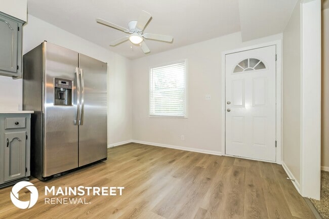 Photo - 303 E 11th St