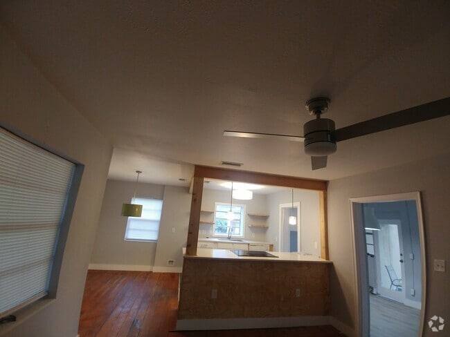 Building Photo - 3712 W Horatio St Rental
