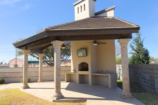 Photo - 10614 Kirby Dr