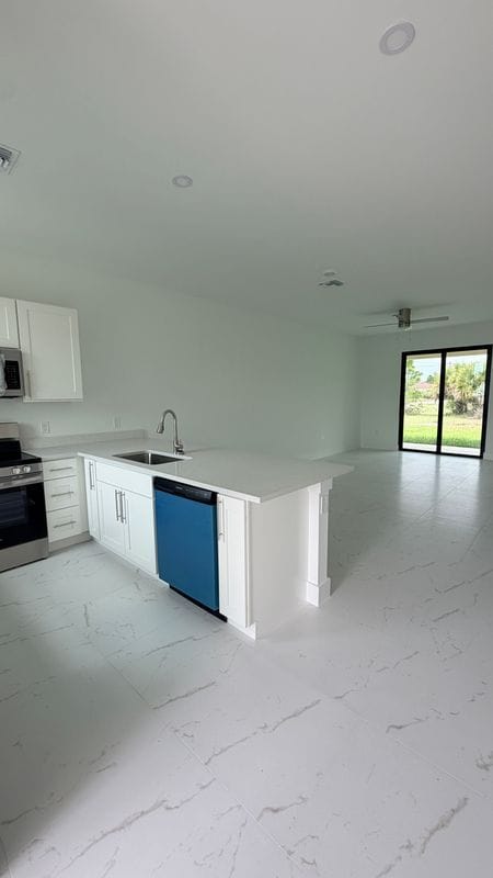 Photo - 1105 Dean St E