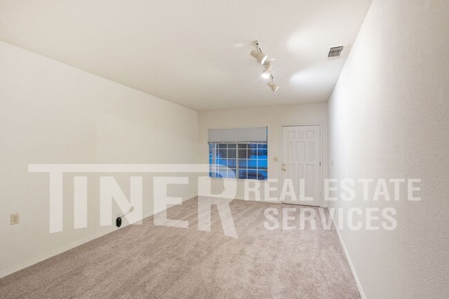 Photo - 6004 Rowan Way