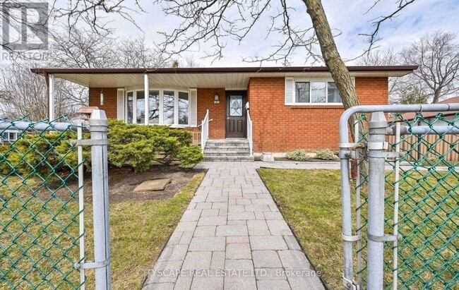 Photo - 110 Clements Rd E