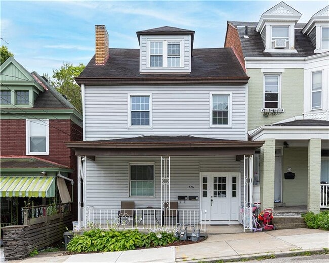 Building Photo - 776 Melbourne St Unit 2