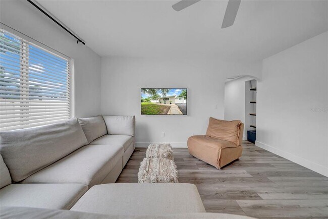 Photo - 5548 Dartmouth Ave N