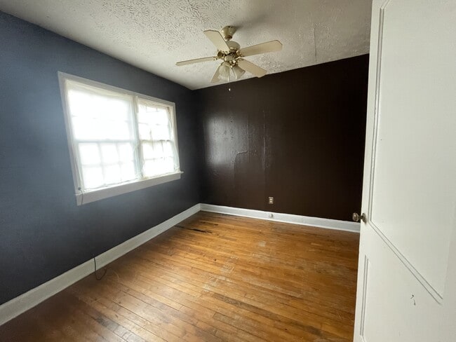 Photo - 268 Crescent Ln