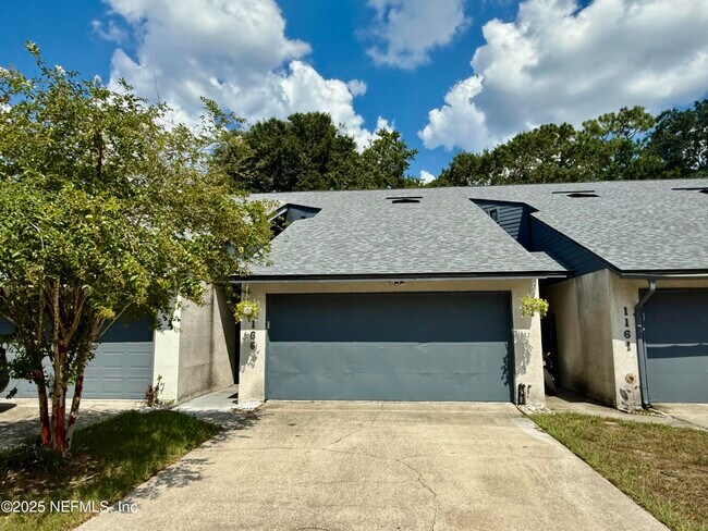 Building Photo - 1165 Fromage Cir E Rental
