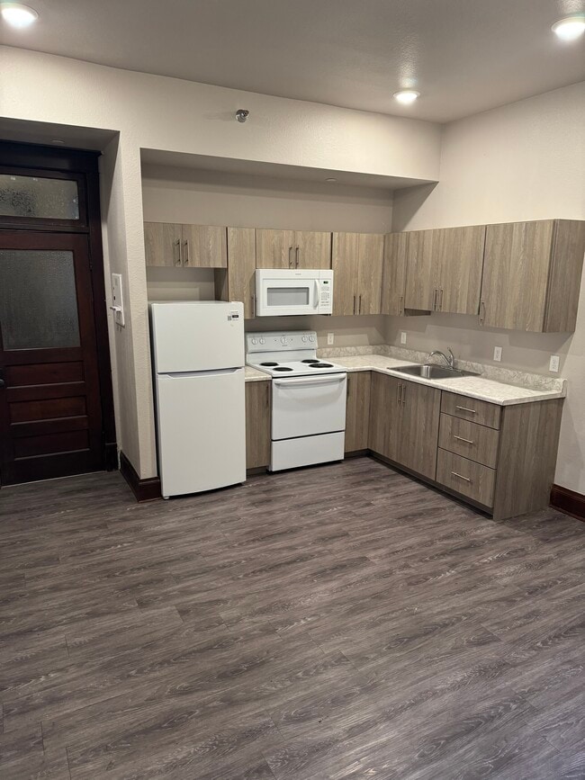 Building Photo - Western Building Unit 208