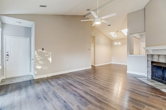 1162 Hemlock Dr