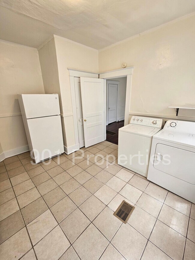 212 N Willett St Unit 1