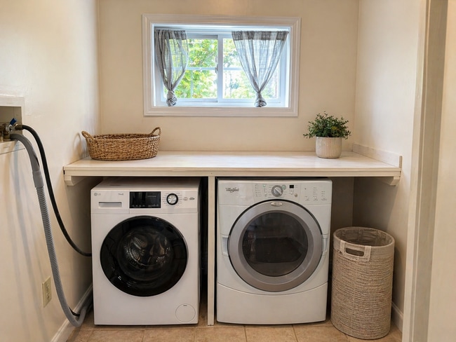 Photo - Beautiful 3 Bedroom Townhome in Lancaster - First Floor Washer/Dryer!