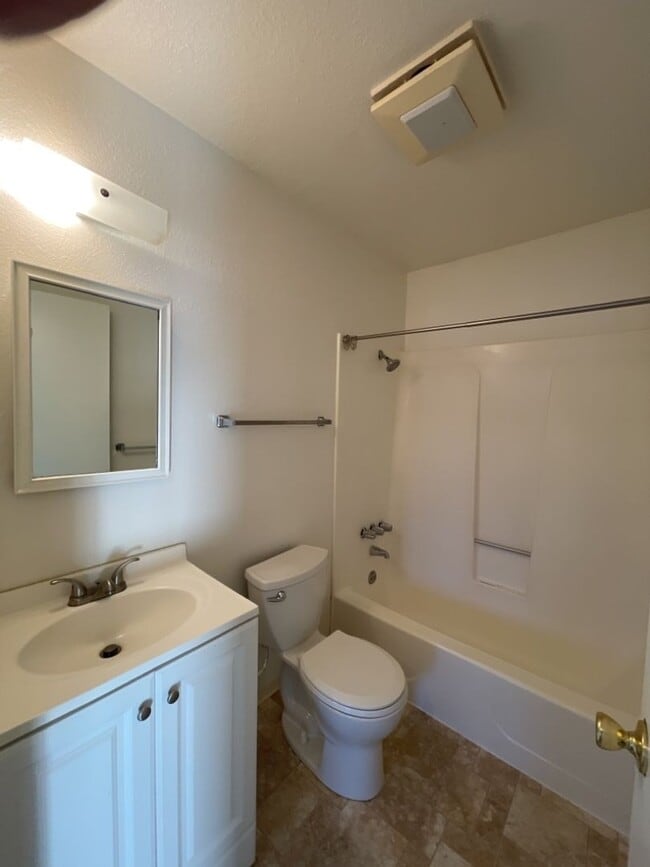 Photo - 520-550 Summer [PRM: Marlene] (4) Unit 540 Summer [PRM: Marlene]