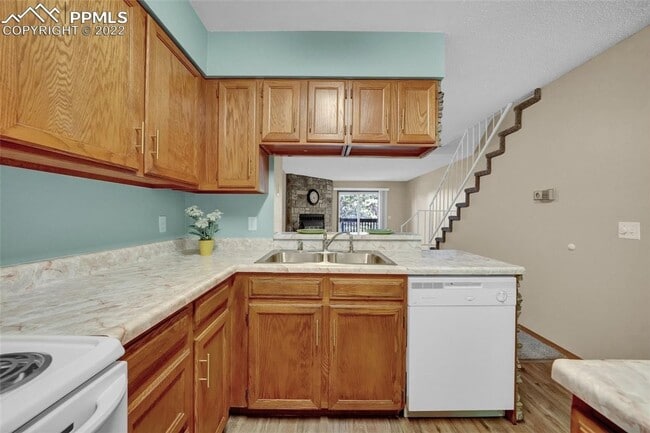 Photo - 3467 Queen Anne Way