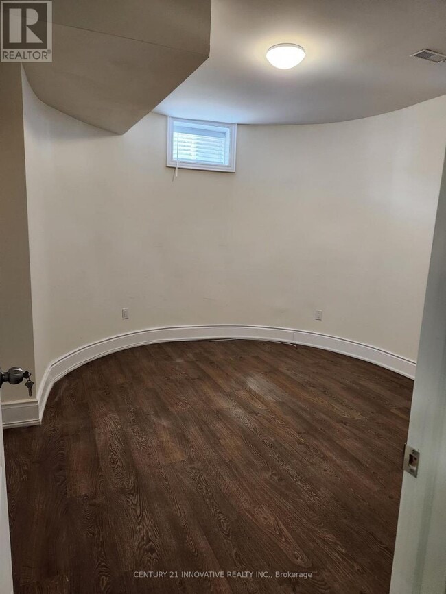 Photo - 33 Scarborough Golf Club Rd