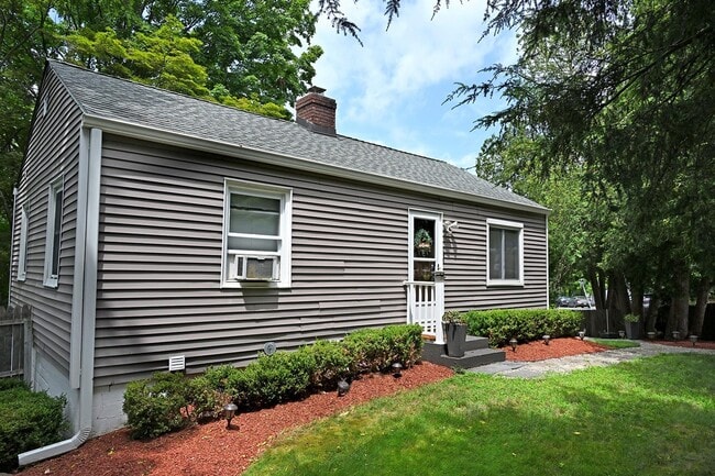 Building Photo - 3 New Castle Dr Rental
