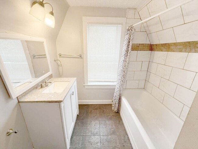 Photo - 3 BED, 1.5 BATH BEAUTIFUL   SINGLE- FAMILY HOME!