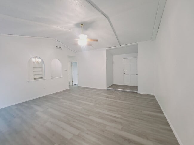 Photo - Amazing 3/2 with Garage Conversion Ready F...