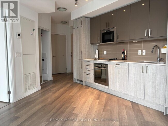 Photo - 77 Mutual St Unit 2002