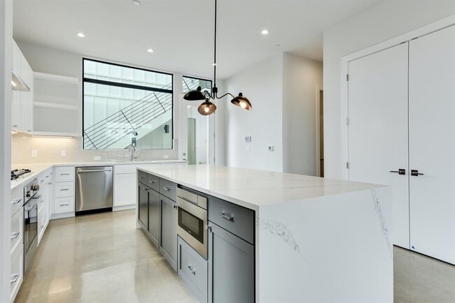 Photo - 2517 Philomena St