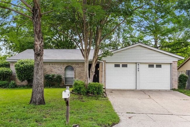 Photo - 6109 Springwood Dr House