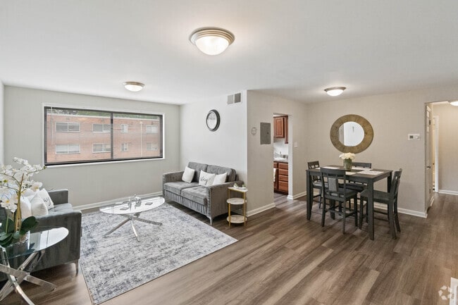 2BR, 1BA - 833SF - Living Room