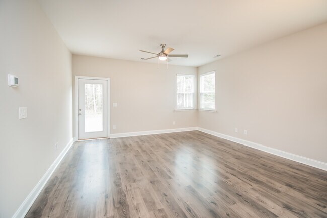 Photo - 1184 Warrens Way