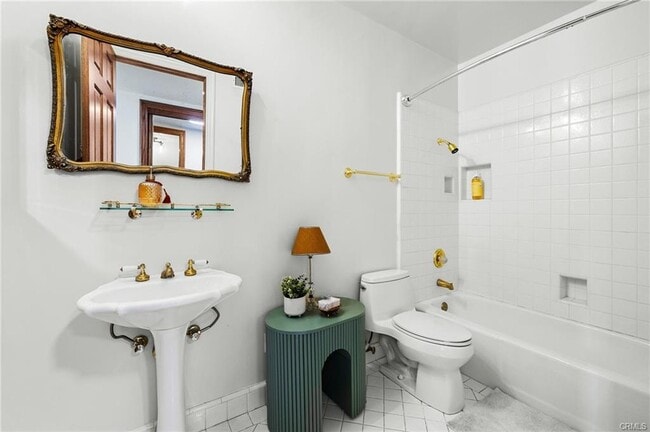 Building Photo - 533 Sierra Madre Ave Rental