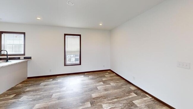 Photo - 164 Northwest Dr