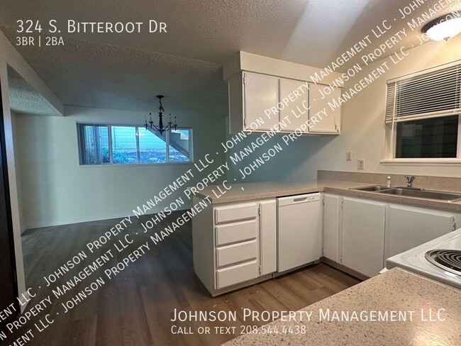 Photo - 324 Bitteroot Dr