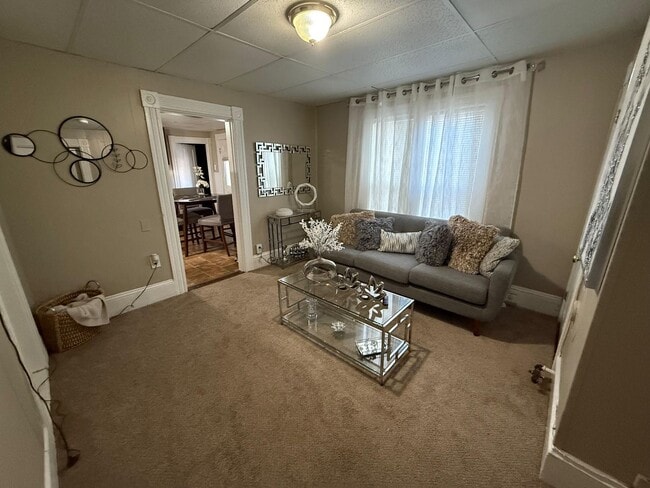 Building Photo - Massabesic (135-137) Unit 135-2