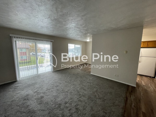 Photo - 678 Foster Dr