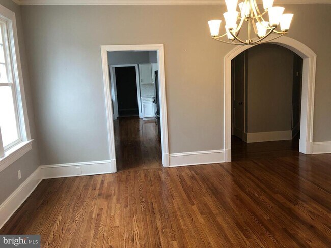 Photo - 23 S Stewart St