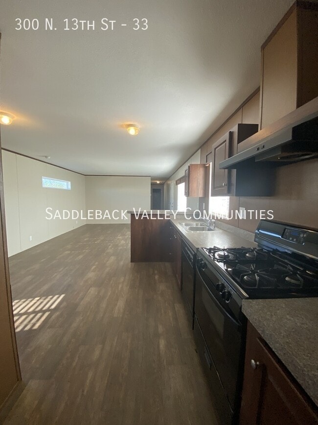 Building Photo - 300 N 13th St Unit 33