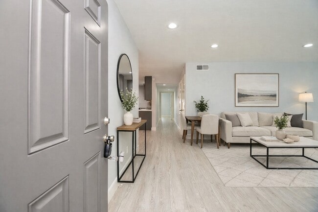 Building Photo - 12633 Memorial Dr Unit 174