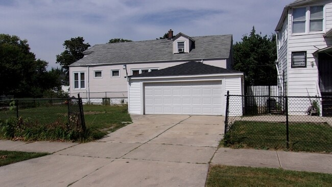 Photo - 50 W 108th St
