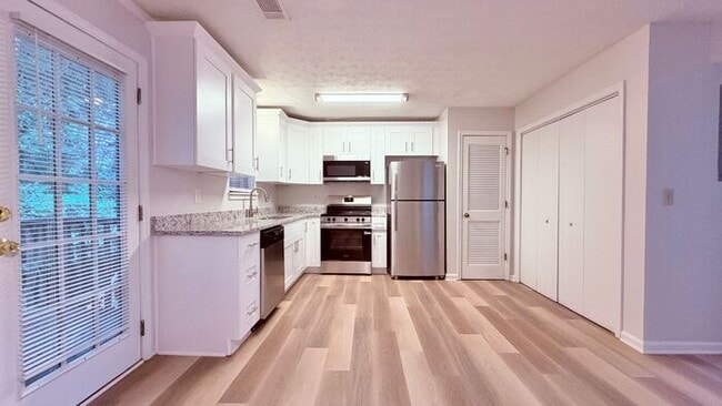 Photo - Snellville 2 Bed-2.5 Bath Townhouse, BRAND NEW KITCHEN and Flooring, End Unit